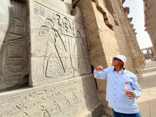 Tour-guide-at-Luxor-Temple-Egypt
